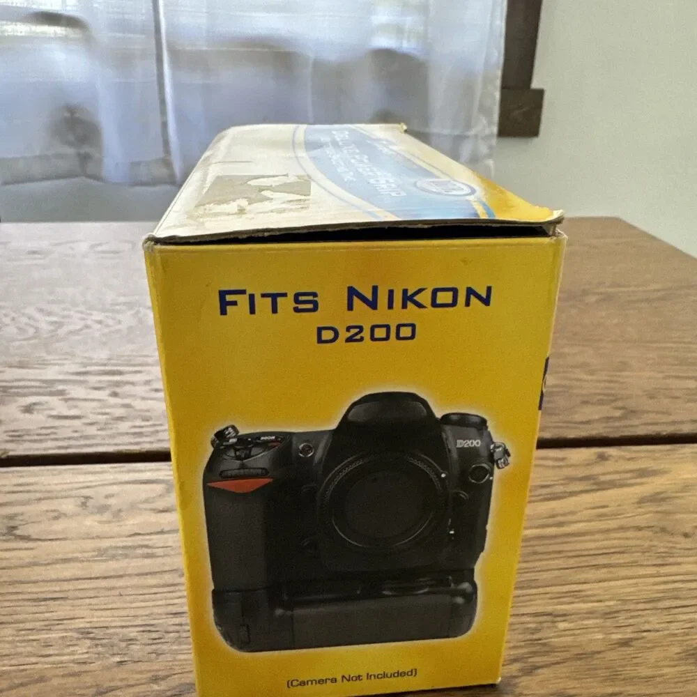 Deluxe Power Grip For Nikon D200 New